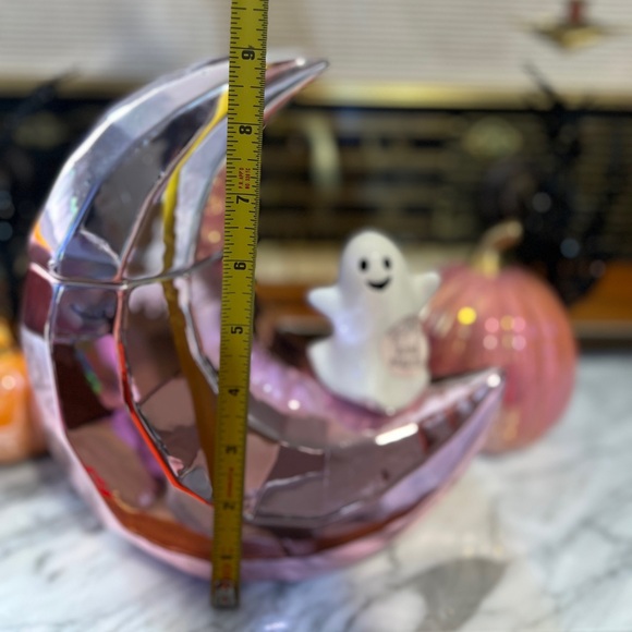 ✨NEW💖Cobwebs and Cauldrons Pink Metallic Ceramic Moon with Ghost Cookie Jar🌙 - Picture 11 of 12